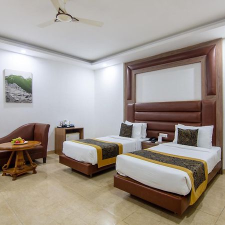 Hotel Lohmod At National Highway 8 - Free Airport Transffer New Delhi Exteriör bild
