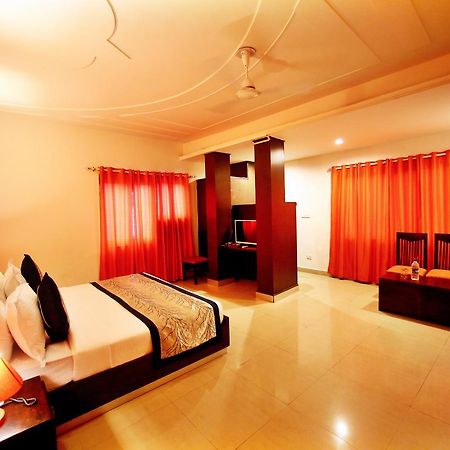 Hotel Lohmod At National Highway 8 - Free Airport Transffer New Delhi Exteriör bild