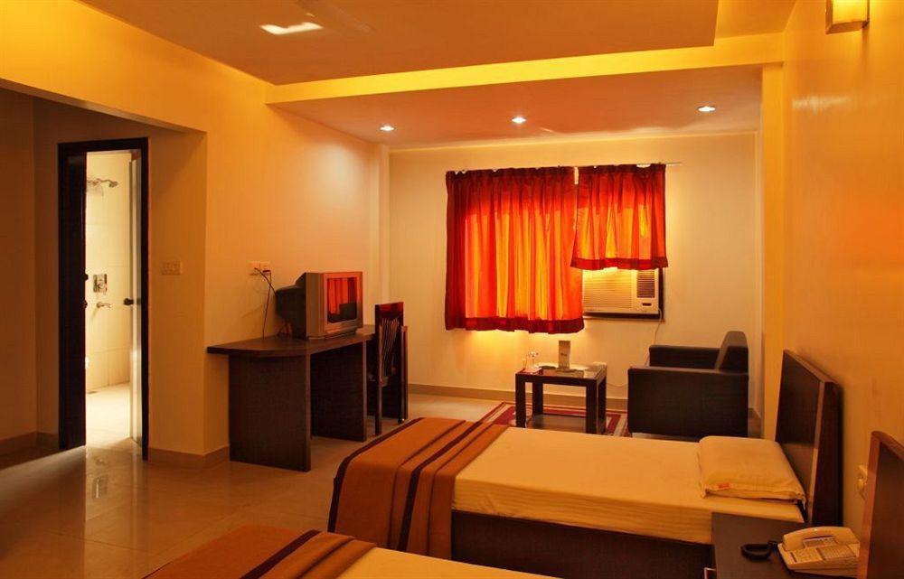 Hotel Lohmod At National Highway 8 - Free Airport Transffer New Delhi Exteriör bild