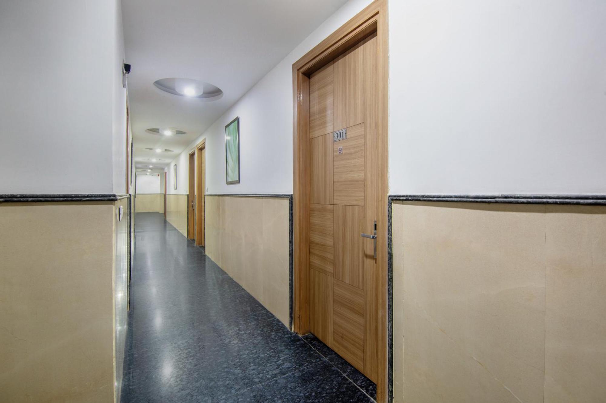 Hotel Lohmod At National Highway 8 - Free Airport Transffer New Delhi Exteriör bild