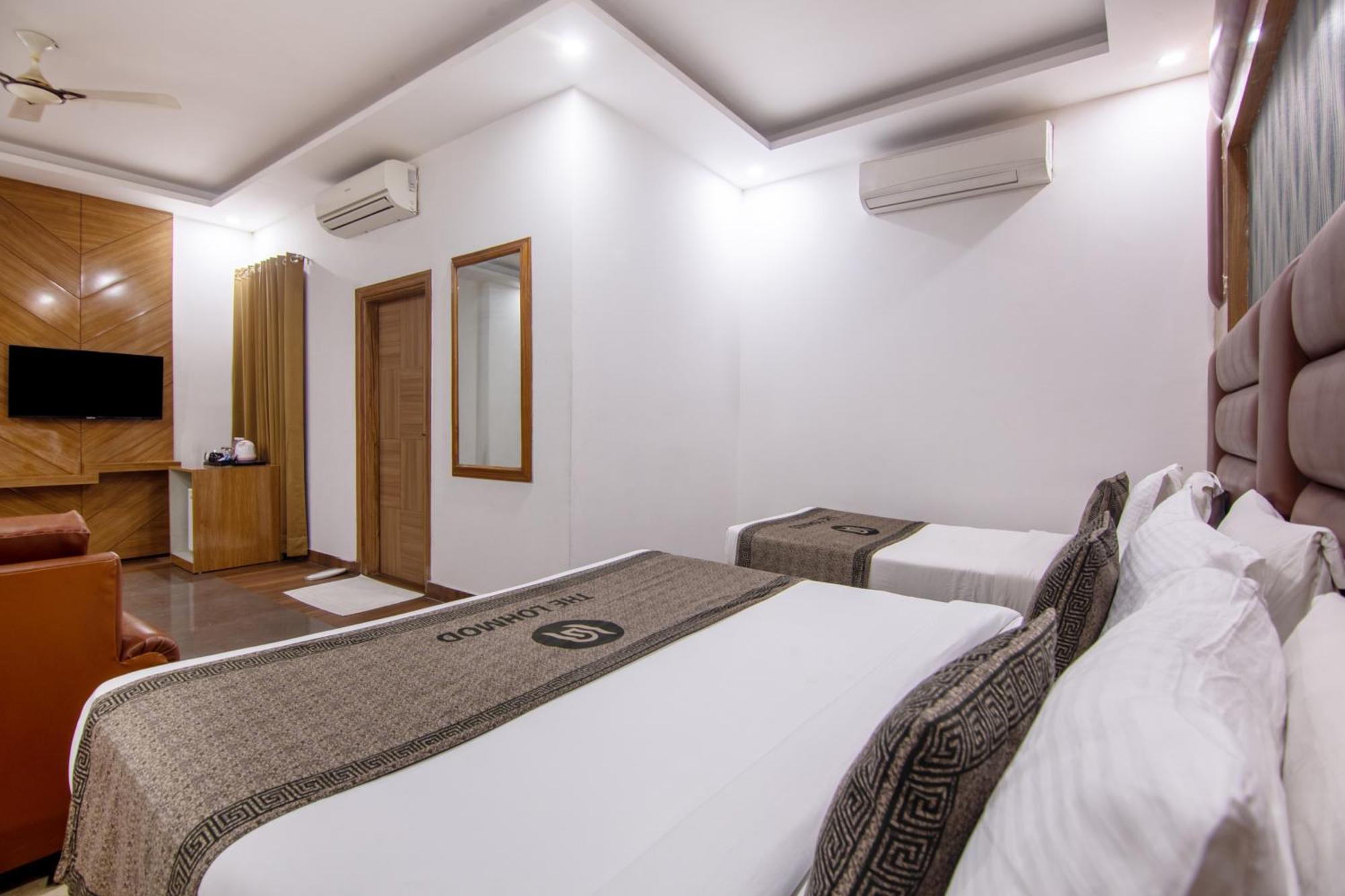 Hotel Lohmod At National Highway 8 - Free Airport Transffer New Delhi Exteriör bild