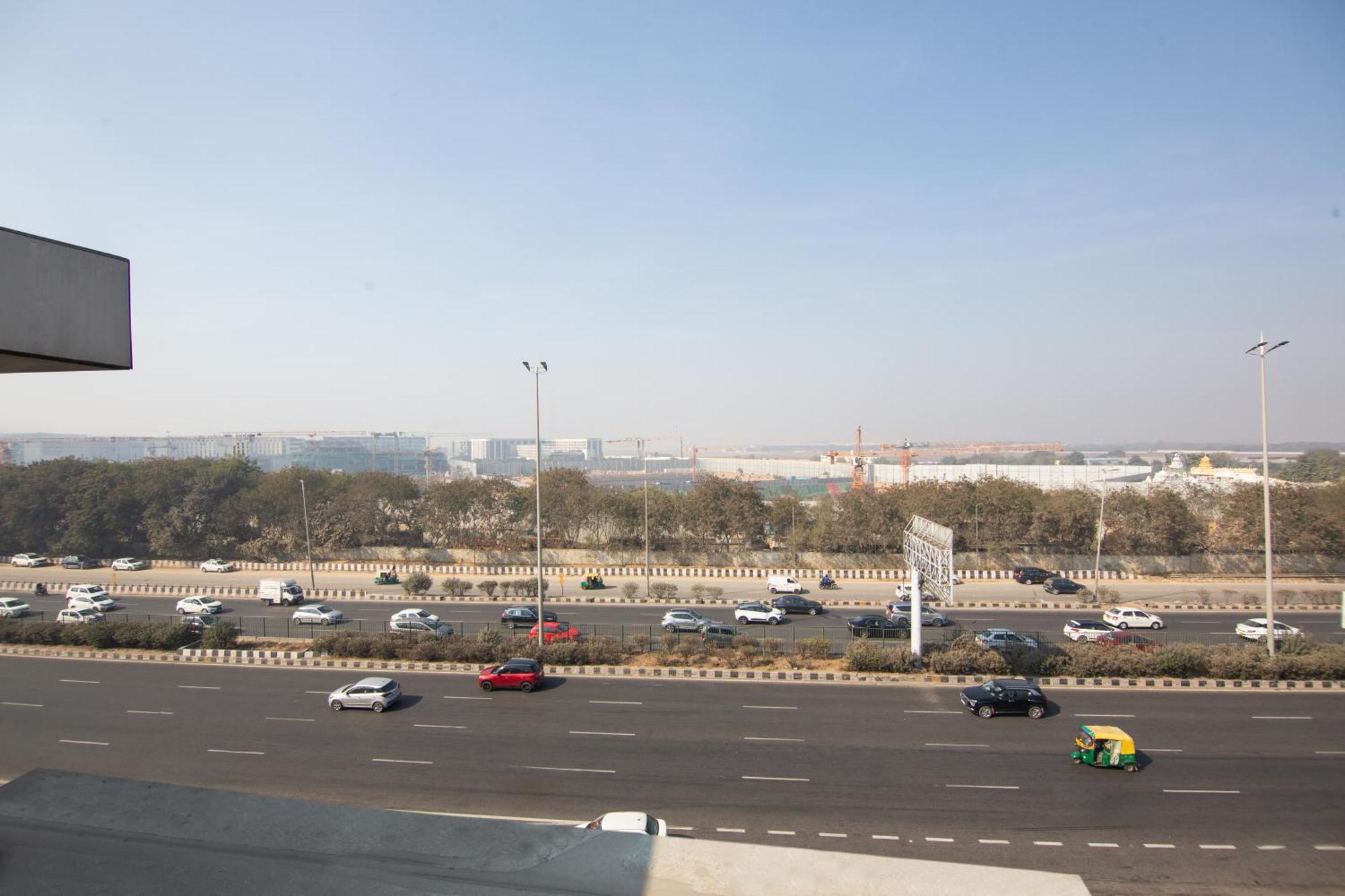 Hotel Lohmod At National Highway 8 - Free Airport Transffer New Delhi Exteriör bild