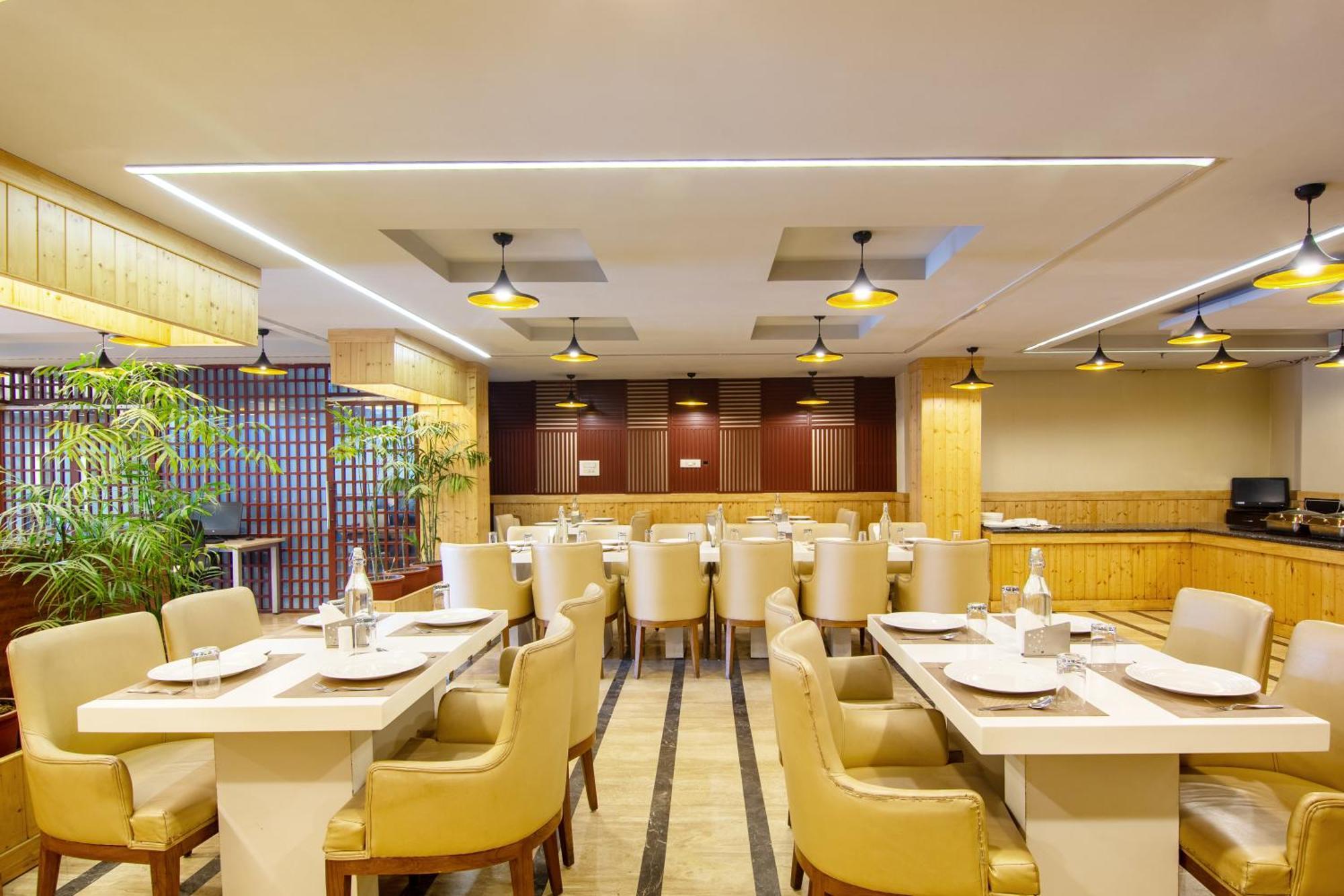 Hotel Lohmod At National Highway 8 - Free Airport Transffer New Delhi Exteriör bild