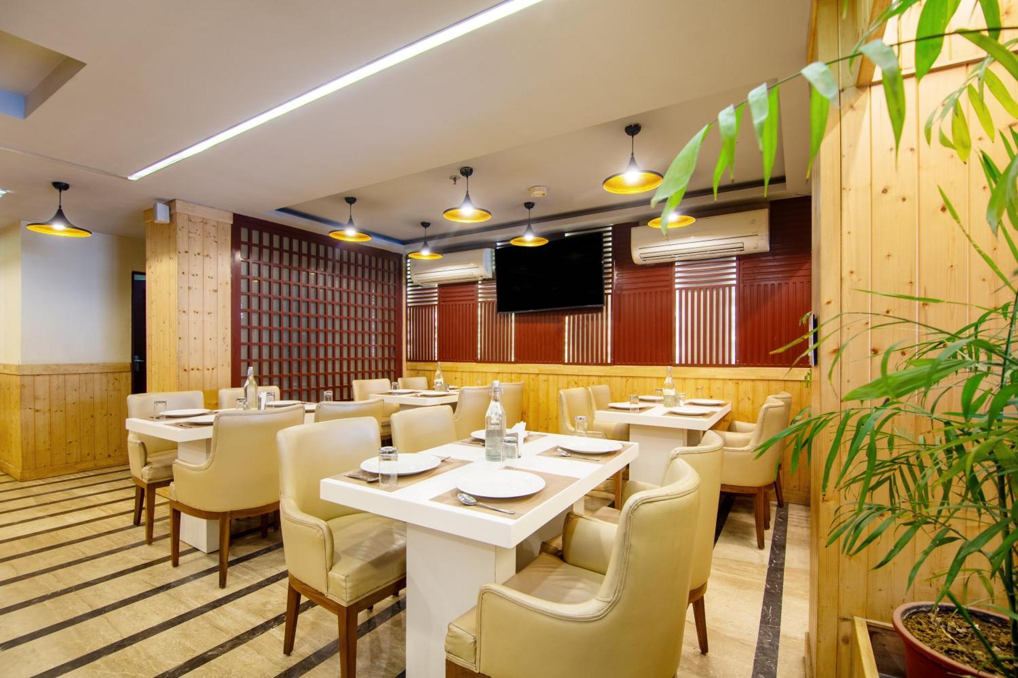 Hotel Lohmod At National Highway 8 - Free Airport Transffer New Delhi Exteriör bild