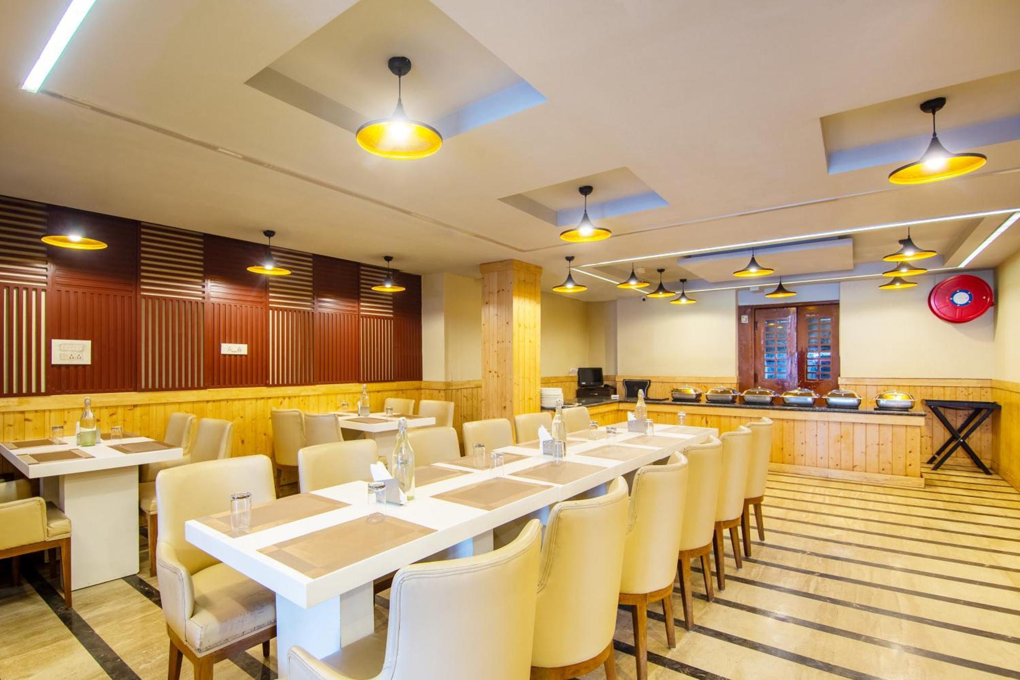 Hotel Lohmod At National Highway 8 - Free Airport Transffer New Delhi Exteriör bild