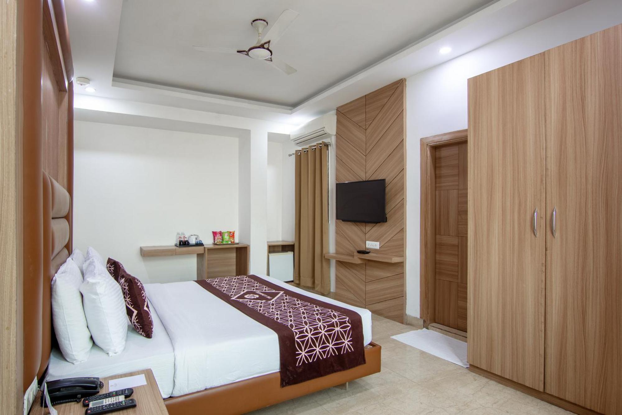 Hotel Lohmod At National Highway 8 - Free Airport Transffer New Delhi Exteriör bild