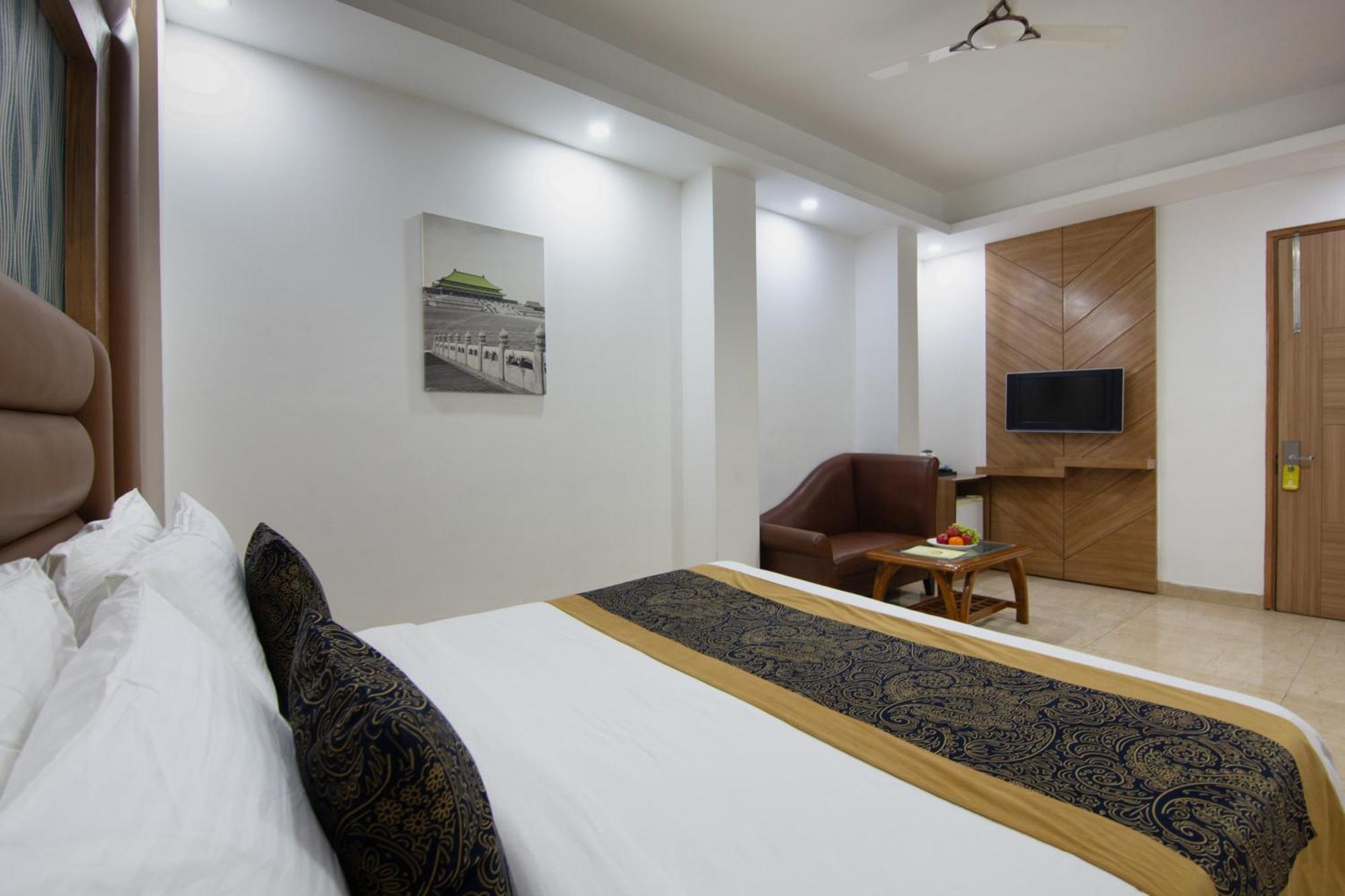 Hotel Lohmod At National Highway 8 - Free Airport Transffer New Delhi Exteriör bild