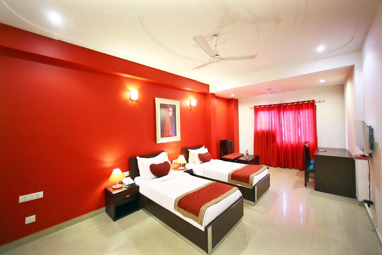 Hotel Lohmod At National Highway 8 - Free Airport Transffer New Delhi Exteriör bild