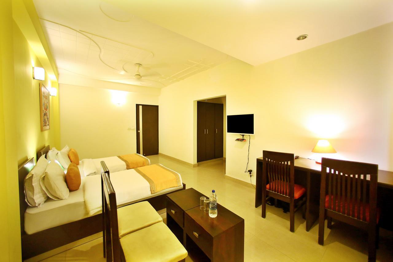 Hotel Lohmod At National Highway 8 - Free Airport Transffer New Delhi Exteriör bild