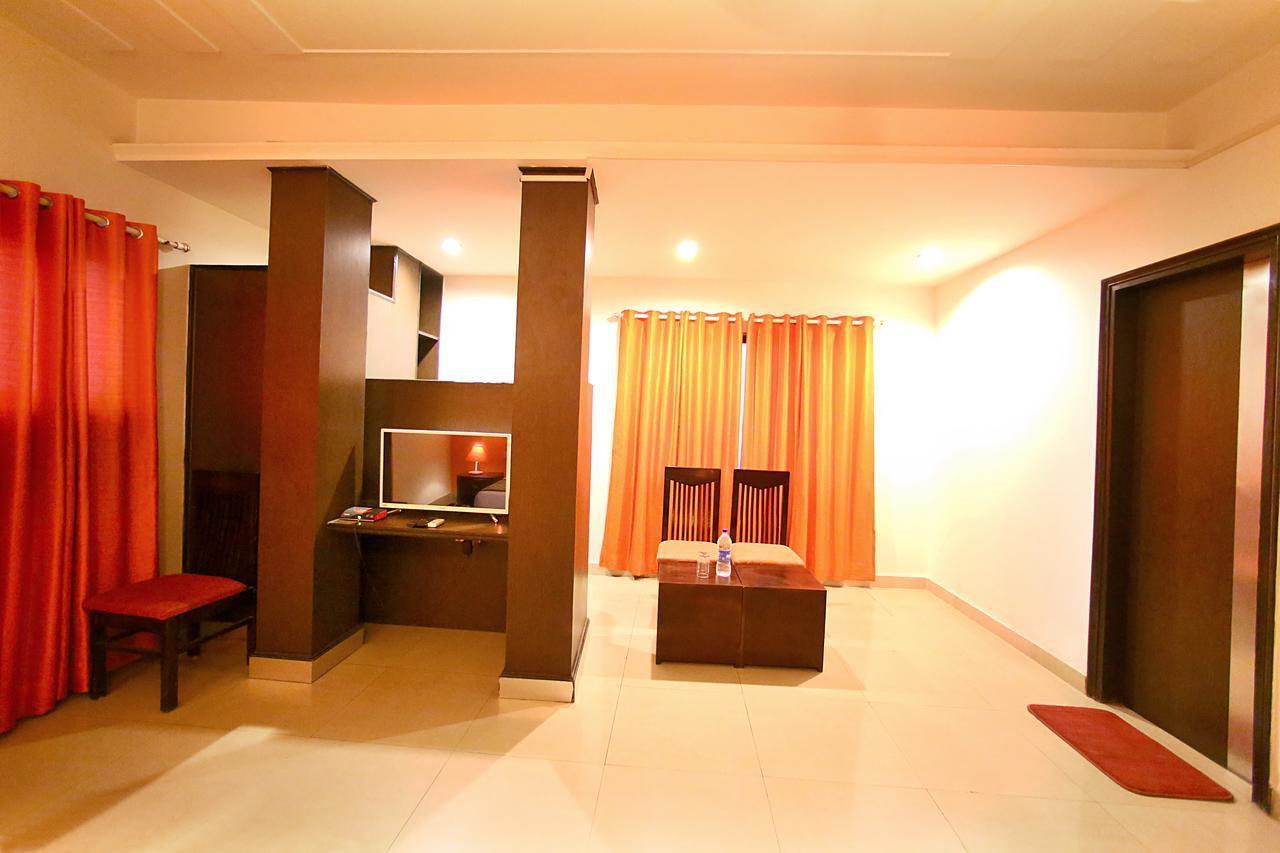 Hotel Lohmod At National Highway 8 - Free Airport Transffer New Delhi Exteriör bild