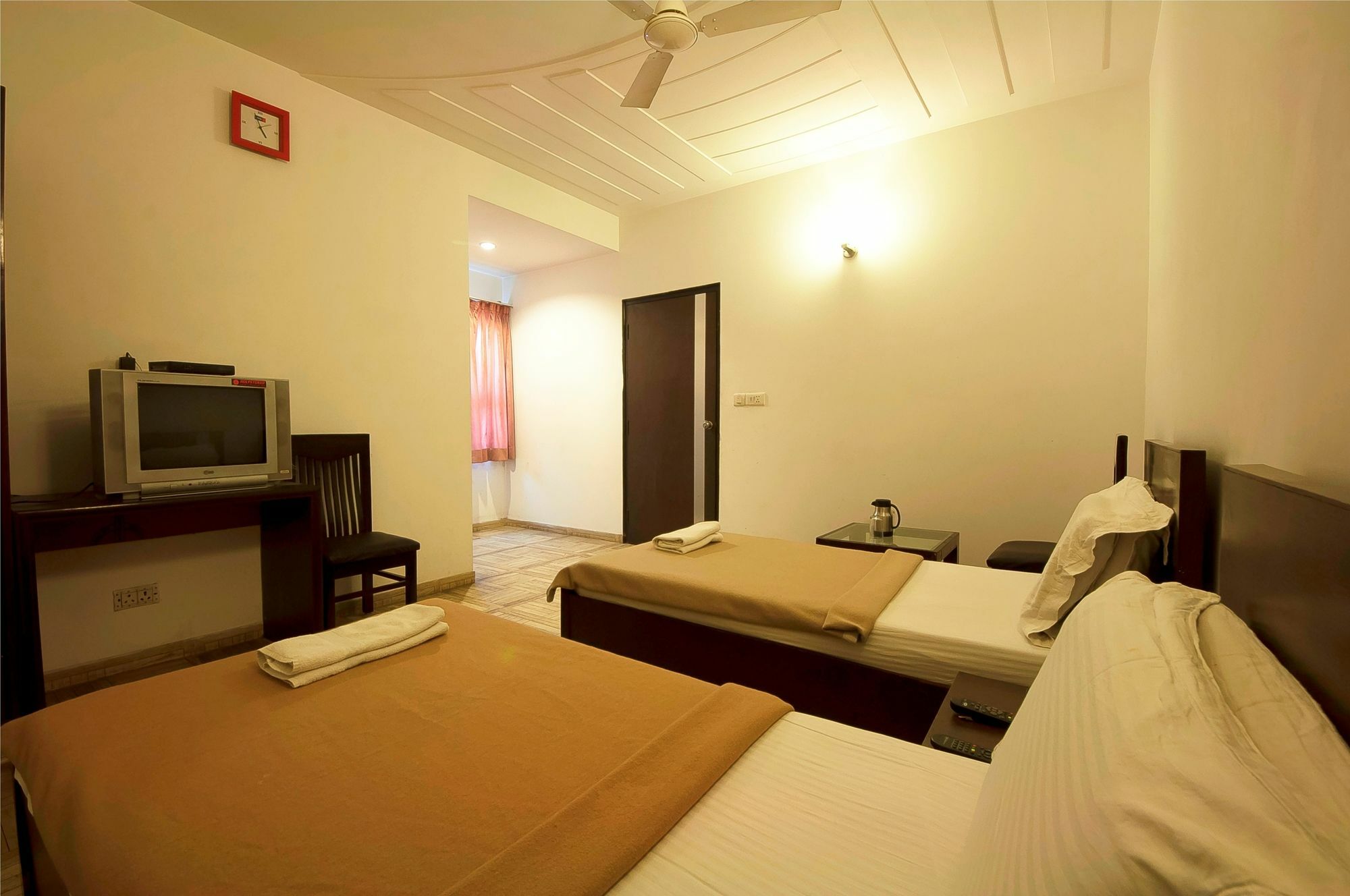 Hotel Lohmod At National Highway 8 - Free Airport Transffer New Delhi Exteriör bild