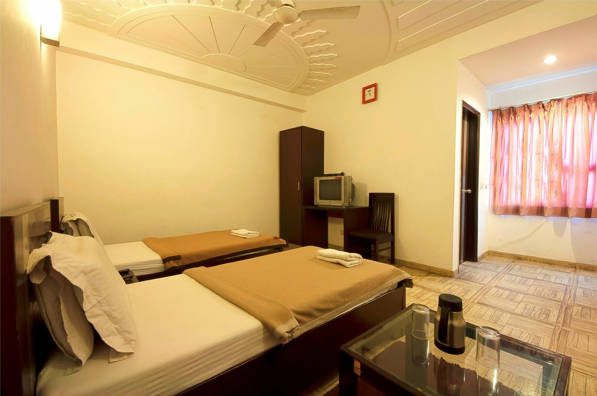 Hotel Lohmod At National Highway 8 - Free Airport Transffer New Delhi Exteriör bild